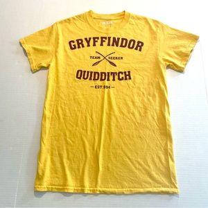 Harry Potter Hogwarts Quidditch
Gryffindor‎ Seeker Yellow T-shirt women’s size S
